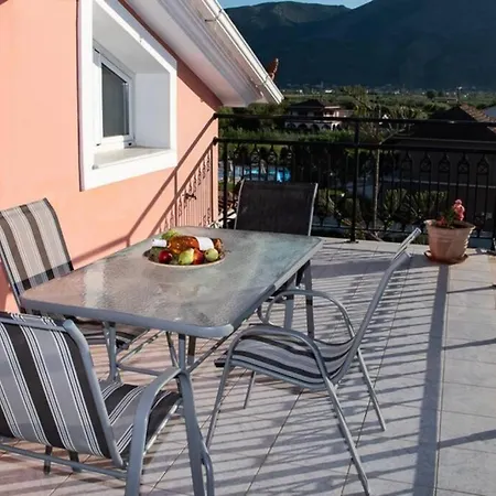 Lightful Attic At Regina 아파트 *