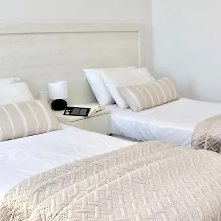 Lightful Attic At Regina 아파트 알리카나스