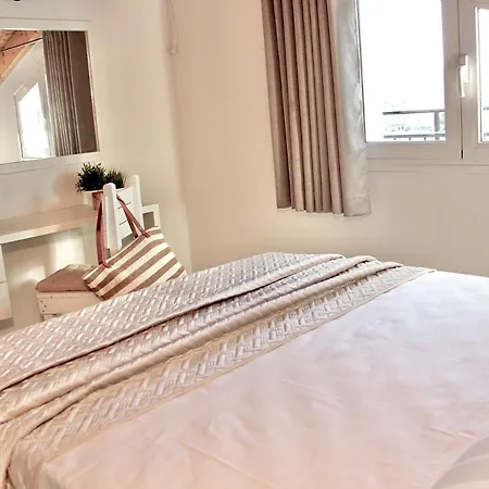 아파트 Lightful Attic At Regina 알리카나스