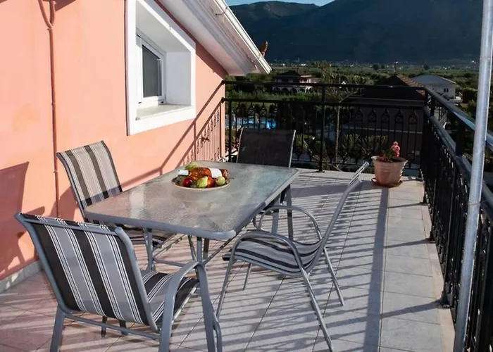 Lightful Attic At Regina Apartman *