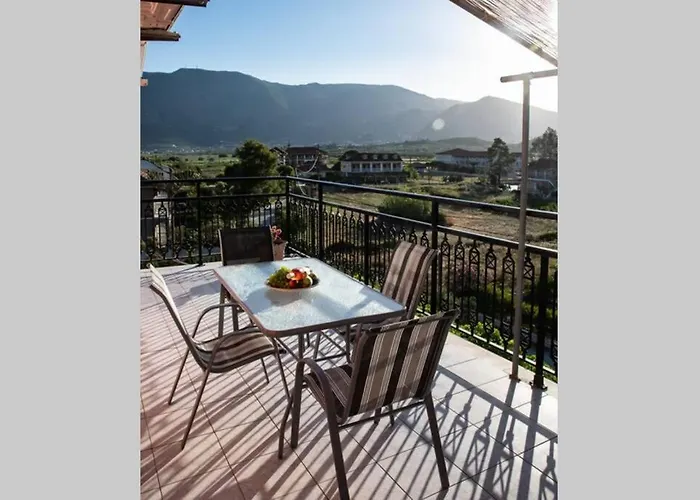 Lightful Attic At Regina Apartman *