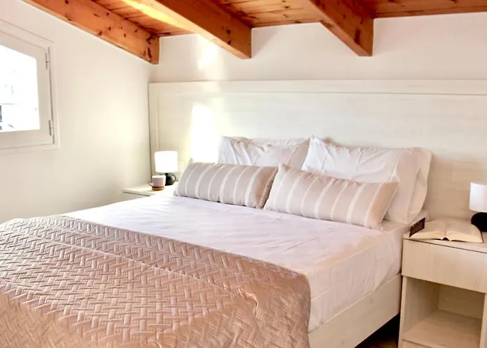 Lightful Attic At Regina * Alikanász