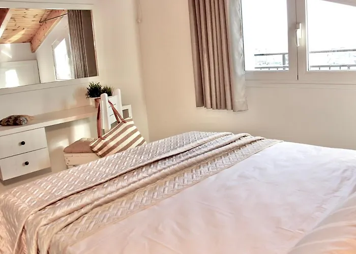 Апартаменты Lightful Attic At Regina Аликанас